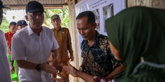 Pemerintah Aceh memberikan bantuan penyambungan listrik gratis atau instalasi listrik rumah sederhana bagi 219 masyarakat miskin di Kabupaten Aceh Barat Daya (Abdya). (Foto: Ist)