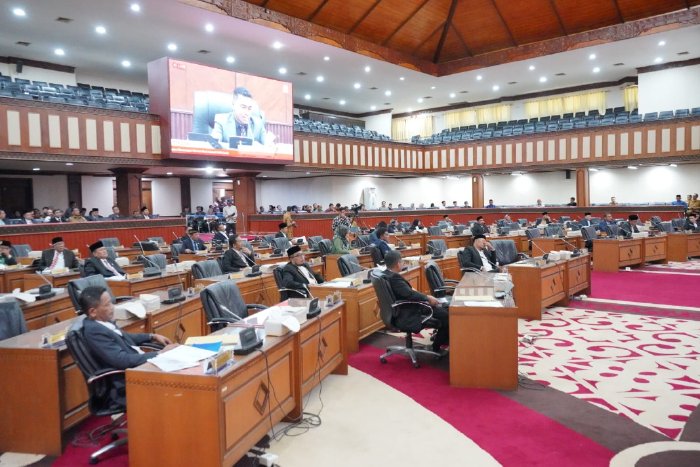 Rapat Paripurna Dengan Agenda Persetujuan Penetapan Rancangan Qanun Usul Inisiatif DPRA