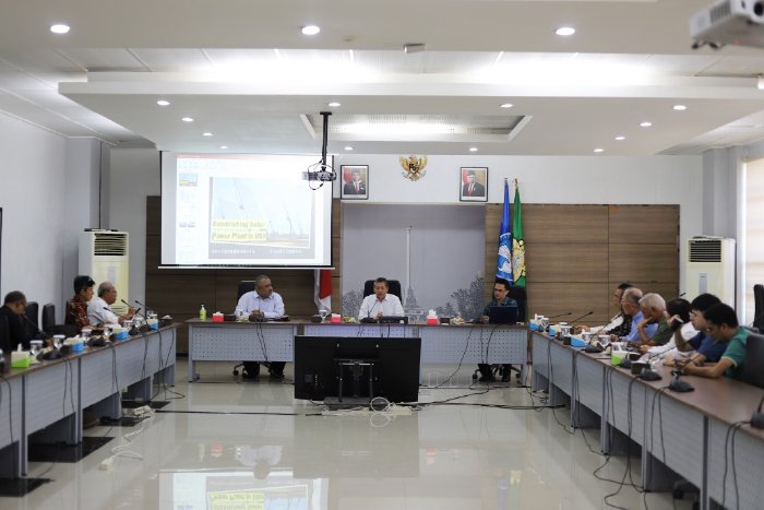 Universitas Syiah Kuala (USK) menerima kunjungan Immunix Group dari Malaysia, juga perwakilan dari Jepang dan Taiwan. Pertemuan yang berlangsung di Balai Senat USK itu, membahas kerjasama terkait solar power, Rabu (24/5/2023). (Foto: Ist)
