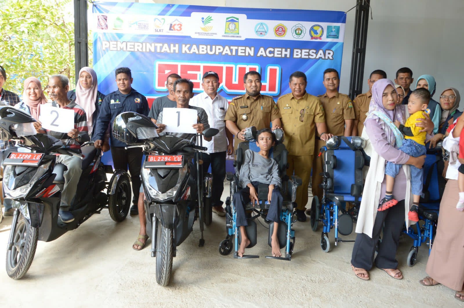 Pj Bupati Iswanto Serahkan Puluhan Alat Bantu Fisik kepada Penyandang Disabilitas