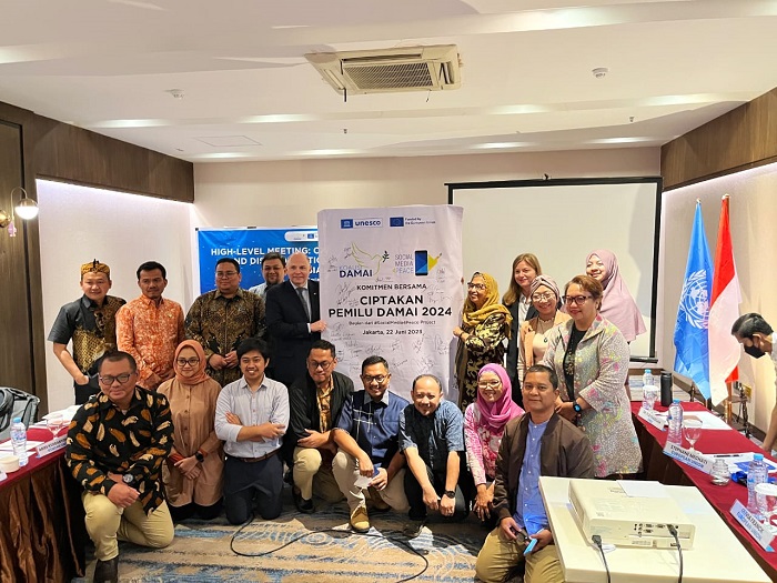 Asosiasi Media Siber Indonesia (AMSI) bersama 12 organisasi masyarakat sipil menandatangani Komitmen Bersama Ciptakan Pemilu Damai 2024. (Foto: Ist)