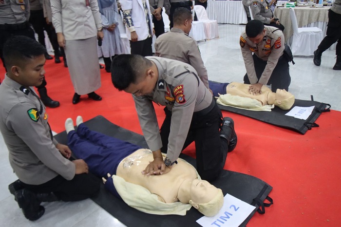 Kapolda Aceh Irjen Ahmad Haydar melaksanakan bakti kesehatan dalam rangka Hari Bhayangkara bersama Kapolri Listyo Sigit Prabowo, secara virtual di Gedung Presisi Polda Aceh, Kamis (22/6/2023). (Foto: Ist)