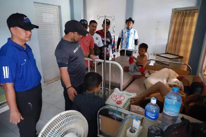 Penjabat (Pj) Bupati Aceh Besar Muhammad Iswanto S.STP MM didampingi Plt Kepala Dinas Kesehatan Farhan AP dan Camat Blang Bintang Muhammad Kamil Zuhri S.STP MSi meninjau pelayanan kesehatan di Puskesmas Blang Bintang, Minggu (18/6/2023). (Foto: Ist)