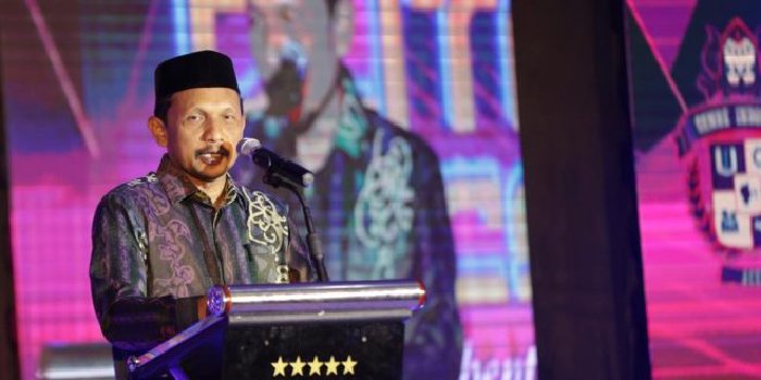 Asisten Pemerintahan, Keistimewaan Aceh dan Kesejahteraan Rakyat Sekda Aceh, Dr. M. Jafar, SH, M.Hum, saat menyampaikan sambutan sekaligus membuka acara Malam Penganugerahan Duta Generasi Berencana (GenRe) Aceh Tahun 2023 di Hotel Hermes Palace, Banda Aceh. (Foto: Ist)