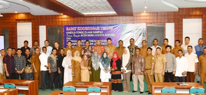Dinas Lingkungan Hidup dan Kehutanan (DLHK) Aceh menggelar Rapat Koordinasi Teknis (RAKORNIS) Kinerja Pengelolaan Sampah dan Bimtek Pendampingan Penginputan Capaian Jakstrada di Aula DLHK Aceh. (Foto: Ist)
