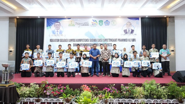 Kepala Dinas Pendidikan Aceh, Drs. Alhudri, MM secara resmi menutup Lomba Kompetensi Siswa (LKS) SMK ke XXXI tahun 2023 dan expo produk SMK tingkat Provinsi Aceh. Hotel Grand Aceh Syariah, Banda Aceh, Kamis, 22 Juni 2023. (Foto: Ist)