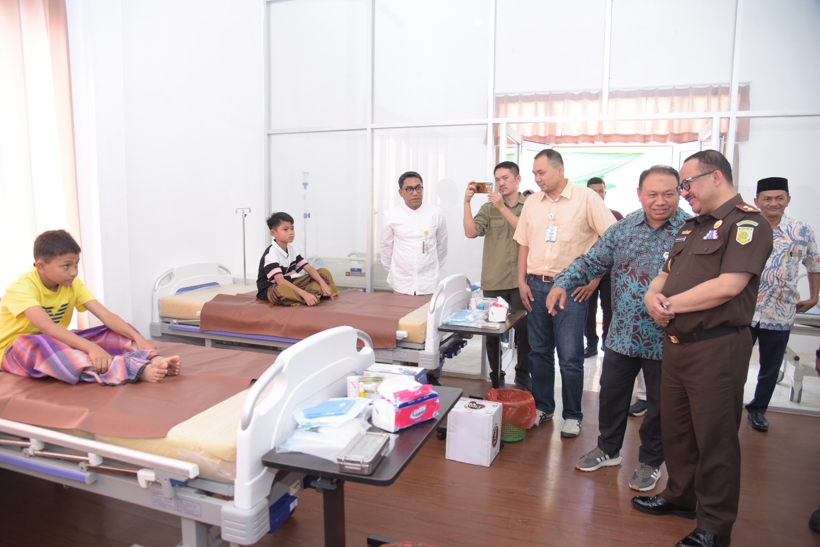 Sambut Hari Bhakti Adhyaksa ke-63, Kejati Aceh Adakan Khitanan Massal