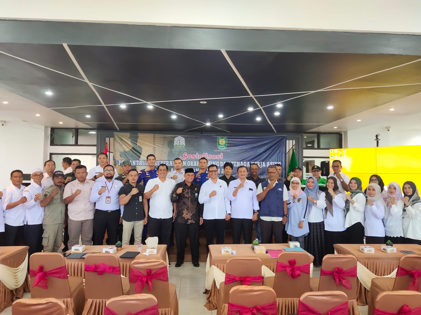kegiatan sosialisasi pemantauan orang asing dan tenaga kerja asing di daerah yang digelar Kesbangpol Aceh di Kota Sabang, Rabu (12/7/2024).