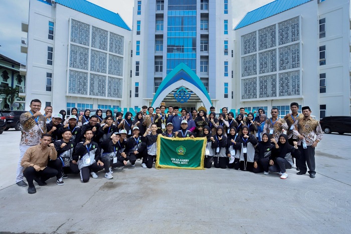 Universitas Islam Negeri (UIN) Ar-Raniry Banda Aceh berhasil meraih juara umum keempat dalam ajang kompetisi Pekan Kreativitas Mahasiswa (PKM) III PTKIN Se-Sumatera dan PTI Se-Asia Tenggara yang berlangsung di UIN Sulthan Thaha Saifuddin Jambi, tanggal 24-29 Juli 2023. (Foto: Ist)