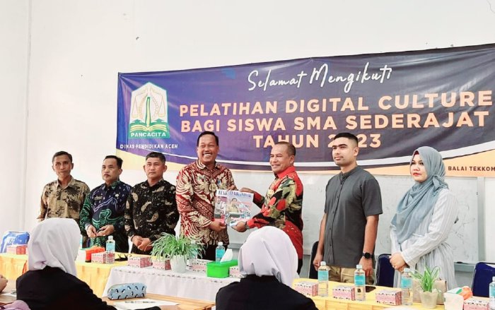 UPTD Balai Teknologi dan Komunikasi Pendidikan (Tekkomdik) Dinas Pendidikan Aceh menggelar pelatihan digital culture bagi siswa jenjang SMA se-Kabupaten Aceh Selatan yang berlangsung di SMA Negeri 1 Tapaktuan. Kamis, (27/7/2023). (Foto: Ist)