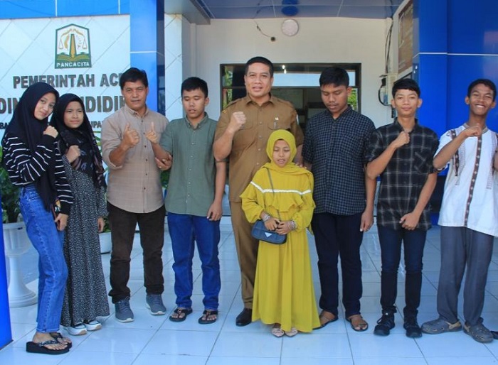 Siswa SLBN Meulaboh yang menjadi peserta mewakili kontingen Aceh Barat, Nagan Raya, dan Aceh Jaya pada FLS2N tingkat provinsi, tiga siswa berhasil meraih juara. (Foto: Ist)