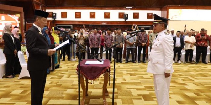 Azmi Resmi Dilantik Sebagai Pj Bupati Aceh Singkil