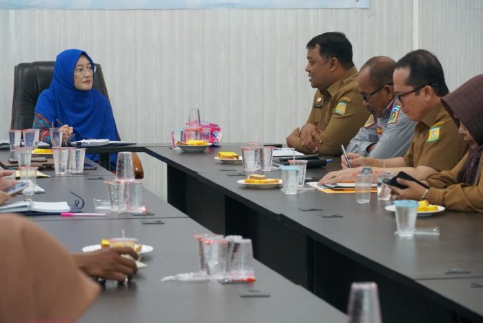 Sekda Aceh Besar Drs Sulaimi MSi dan sejumlah kepala OPD menjalin Komunikasi Peningkatan Layanan Publik Dengan Ombudsman RI Perwakilan Aceh di Tanjong, Ingin Jaya, Selasa (18/7/2023). (Foto: ist)