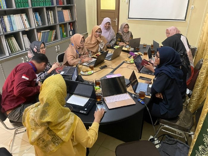 Dosen Keperawatan dan Kebidanan Universitas Bina Bangsa Getsempena (UBBG) lolos seleksi Perguruan Tinggi Sasaran (Pertisas) Program Detasering 2023 Kemendikbudristek. (Foto: ist)