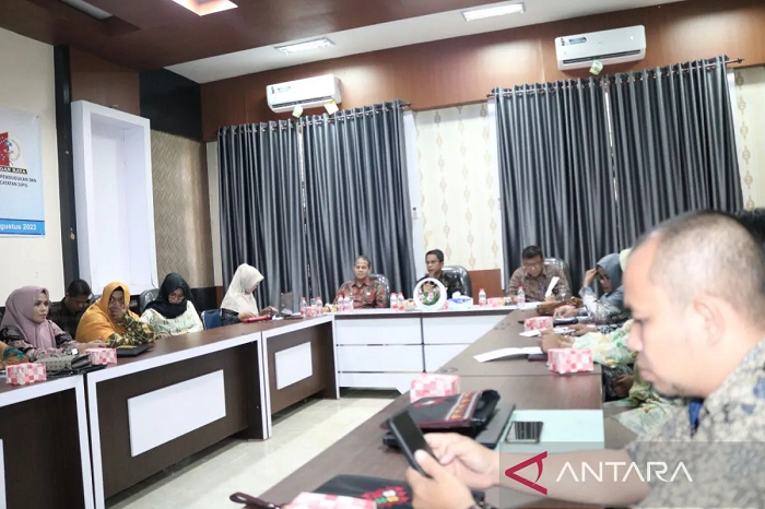Pemerintah Kabupaten (Pemkab) Nagan Raya melalui Dinas Registrasi Kependudukan Aceh (DRKA) dan Dinas Kependudukan dan Catatan Sipil (Disdukcapil) Nagan Raya akan menerapkan sistem Identitas Kependudukan Digital (IKD) dalam hal pelayanan publik bertujuan untuk mewujudkan sistem satu data kependudukan. (Foto: Antaranews.com)