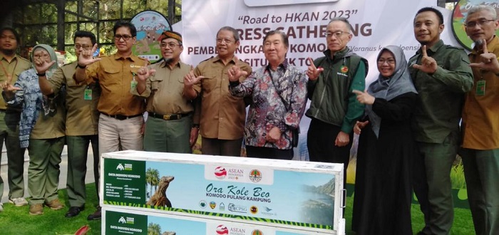 Nukilan.id - Kementerian Lingkungan Hidup dan Kehutanan (KLHK) memberangkatkan 6 (enam) individu satwa liar jenis Biawak Komodo (Varanus komodoensis) dari Lembaga Konservasi Taman Safari Indonesia, Bogor untuk kembali ke habitat alaminya di Cagar Alam (CA) Wae Wuul, Nusa Tenggara Timur. (Foto:  Ist)