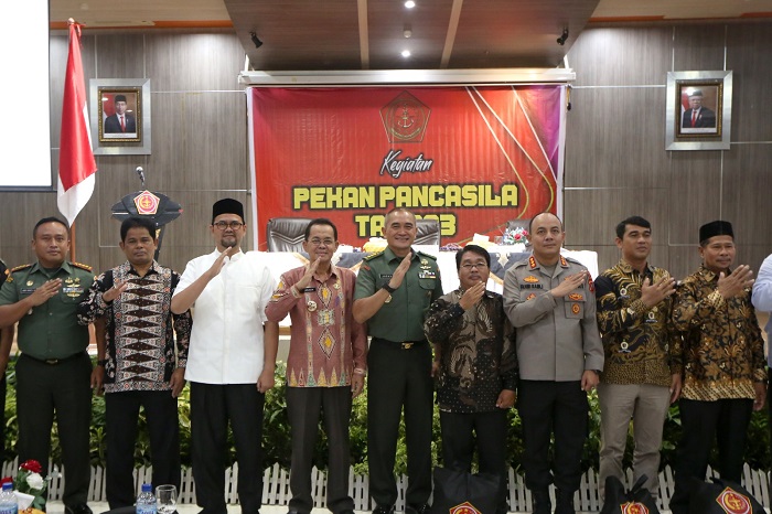 Penjabat (Pj) Wali Kota Banda Aceh Amiruddin mengikuti kegiatan Pekan Pancasila 2023 di Aula Lantai IV, Gedung Mawardy Nurdin pada Kamis (10/8/2023). (Foto: Ist)