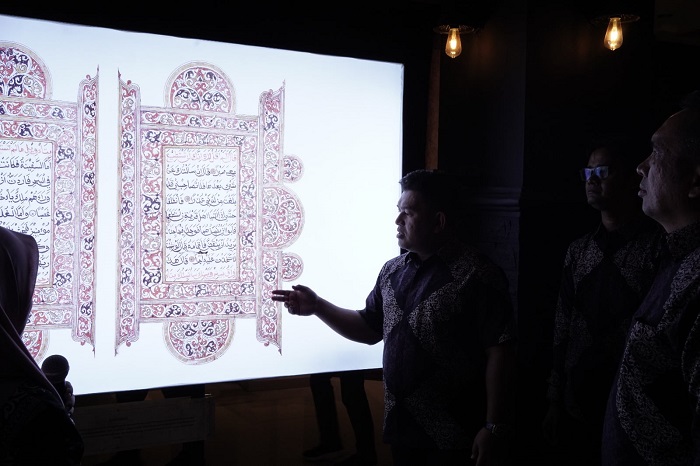 Pameran koleksi filologika di Gedung Pameran Temporer, Komplek Museum Aceh, resmi dibuka pada Kamis (10/8/2023). Sebanyak 75 koleksi filologika milik 17 museum se-Sumatera ditampilkan dengan panorama yang menawan. (Foto: Ist)