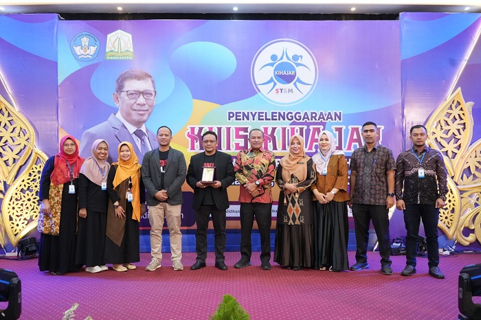 Ratusan pelajar mengikuti Kuis Kihajar tahun 2023 tingkat Provinsi Aceh. Acara ini diikuti oleh pelajar dari berbagai jenjang sekolah, mulai Sekolah Dasar (SD), Sekolah Menengah Pertama (SMP), Sekolah Menengah Atas (SMA) dan Sekolah Menengah Kejuruan (SMK). (Foto: Ist)
