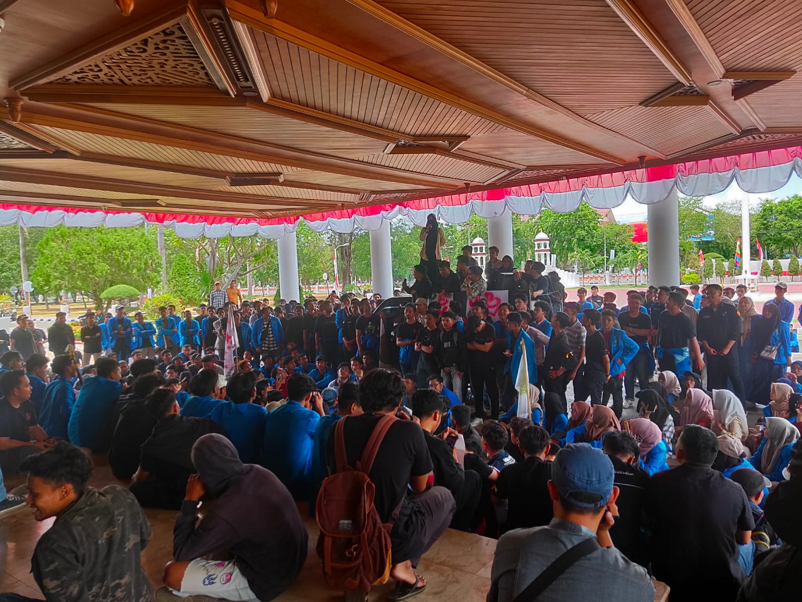 Unjuk Rasa ke Kantor Gubernur, Ratusan Mahasiswa Desak Pemerintah Aceh Cabut Izin PT BMU