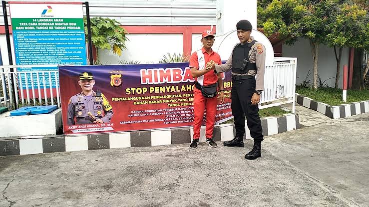 Polres Aceh Barat Pasang Spanduk Himbauan Sanksi Penyalahgunaan BBM Subsidi dan Non-subsidi