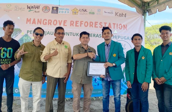 DLHK Aceh Ikut Berkolaborasi dengan BEM USK Gelar Mangrove Reforestration 2023