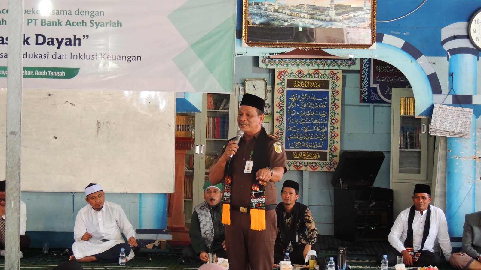 Kasipenkum Kejati Aceh Ali Rasab Lubis SH sebagai narasumber Program Jaksa Masuk Dayah (Foto: Kejati Aceh)