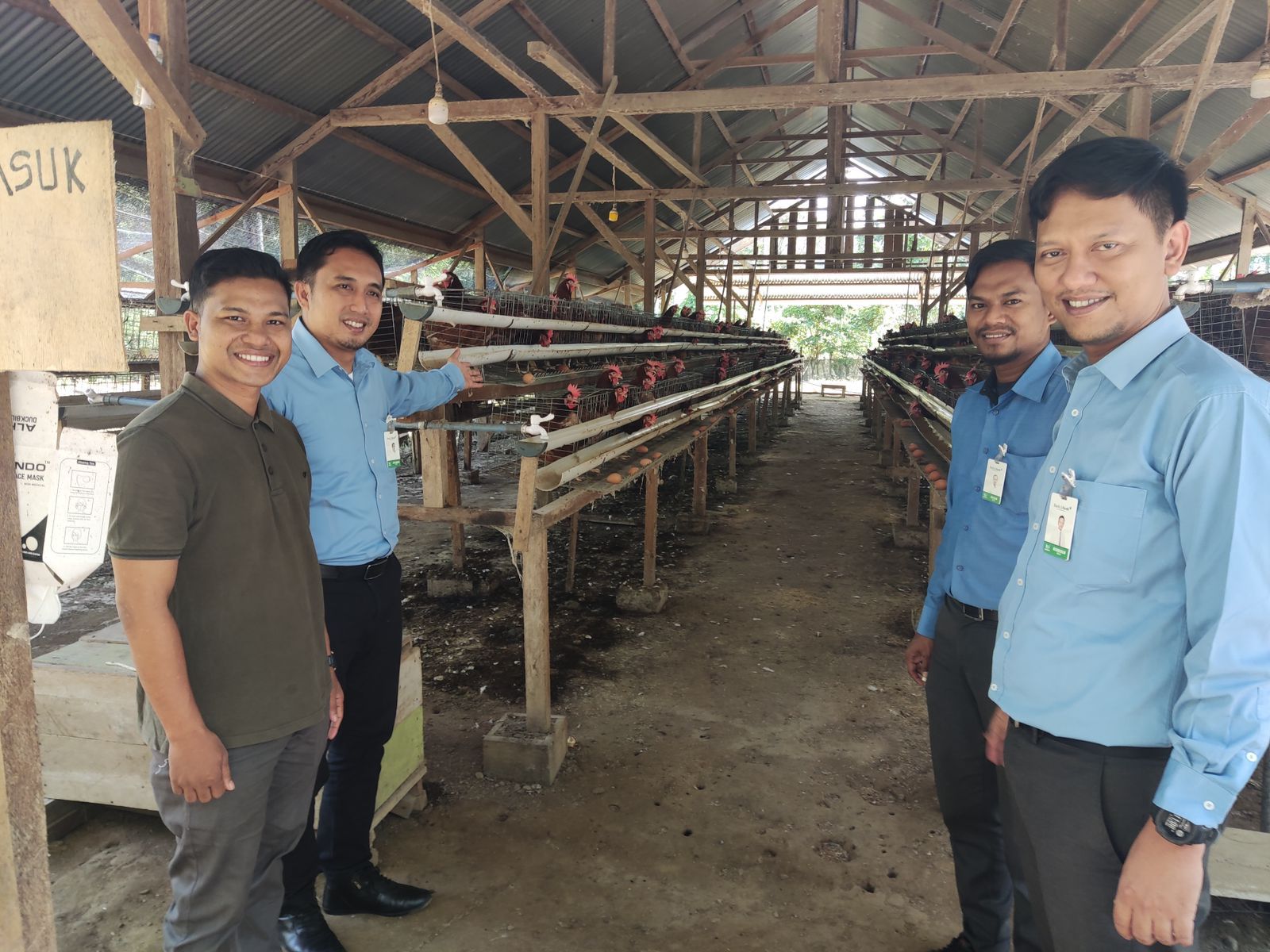 Peternak Ayam Petelur di Aceh Jaya Sukses Produksi Pakan Sendiri