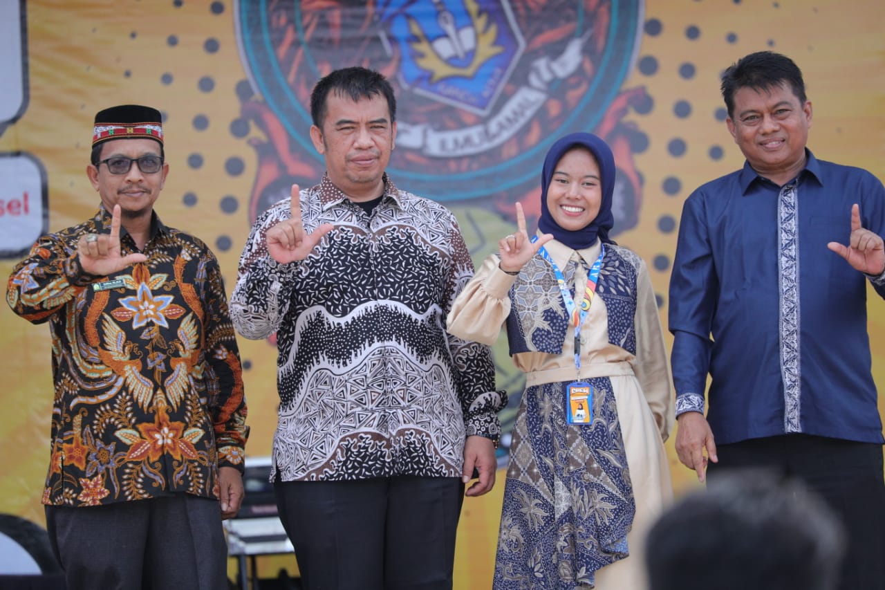 Kepala Bidang SMK Dinas Pendidikan Aceh Asbaruddin (kedua kiri) dalam kegiatan Aksara IV di SMA Negeri 4 Banda Aceh. (Foto: Dok. Humas Disdik Aceh)