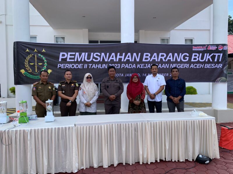 Kejaksaan Negeri Aceh Besar Musnahkan Barang Bukti dan Rampasan