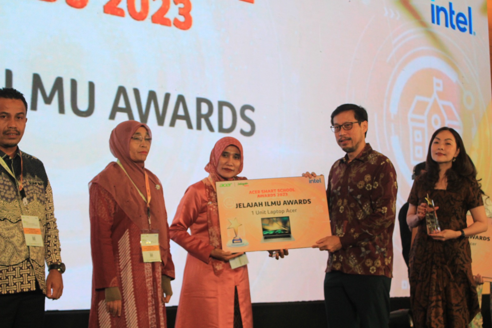 MIN 6 Model Banda Aceh Pemenang Acer Smart School Awards 2023 | Nukilan