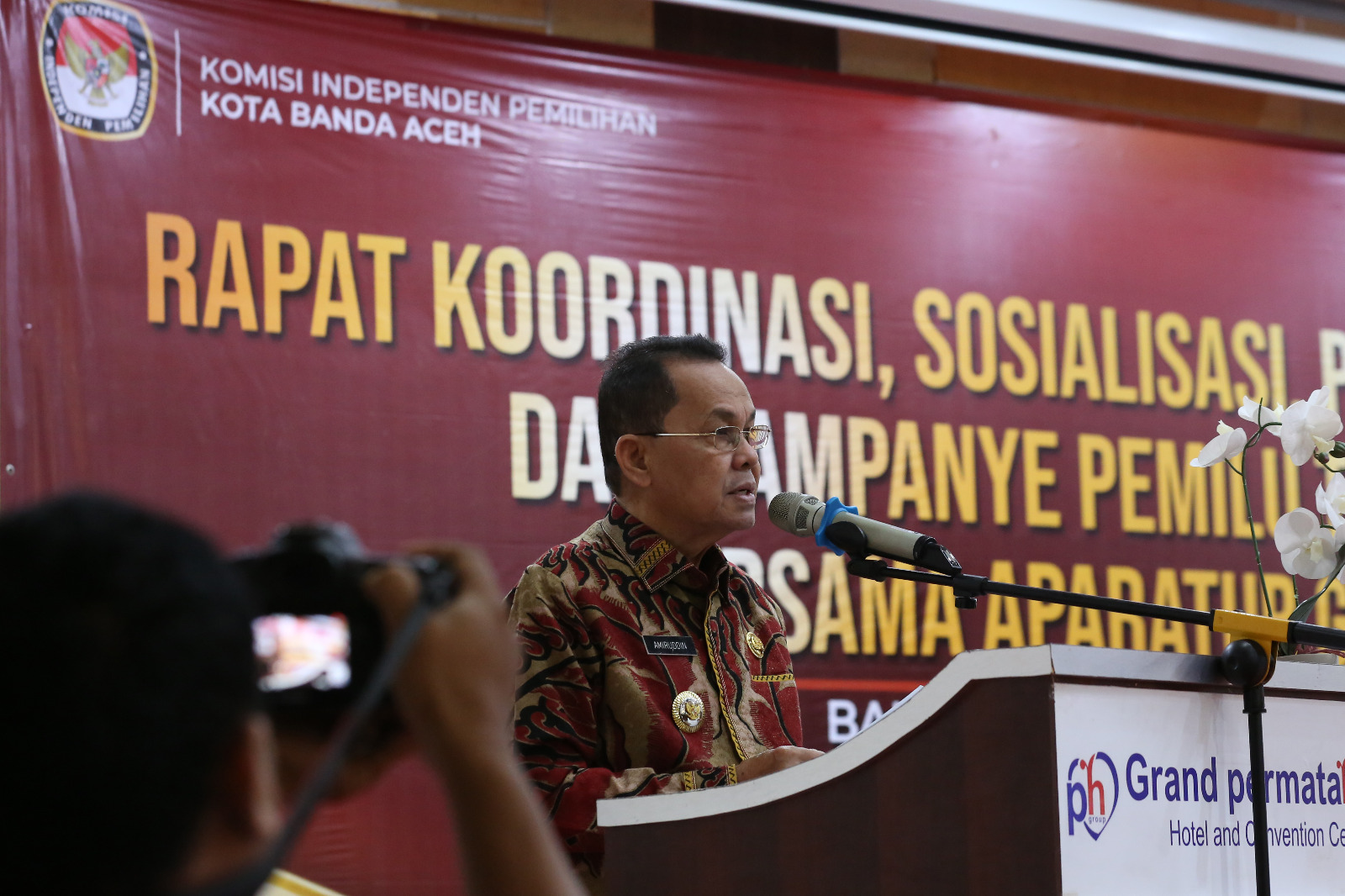 Pj Walikota Banda Aceh, Amiruddin saat memberikan arahan dalam rakor pemilu. (Foto: Dok. Humas Pemko)