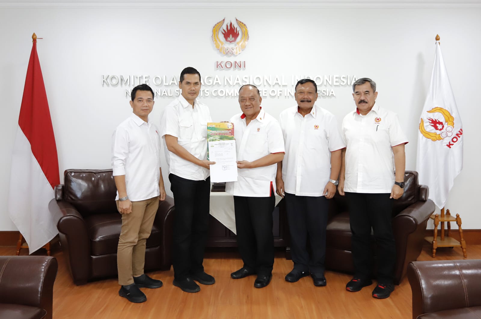 Penyerahan master plan dan proposal PON wilayah Aceh ke KONI Pusat. (Foto: Dok. KONI)