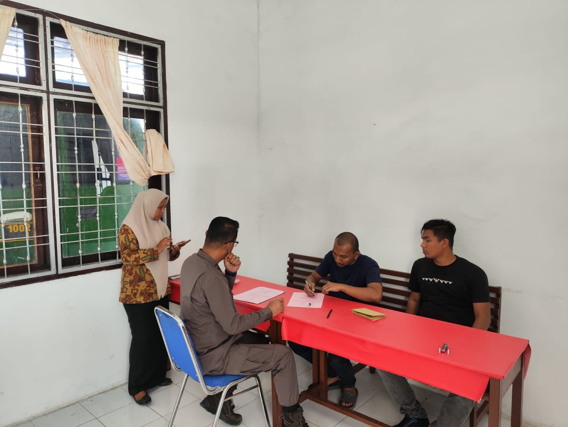 Porses pelimpahan tersangka pemilik 10 kilogram Sabu ke Kejari Aceh Besar. (Foto: Dok. Polresta Banda Aceh)