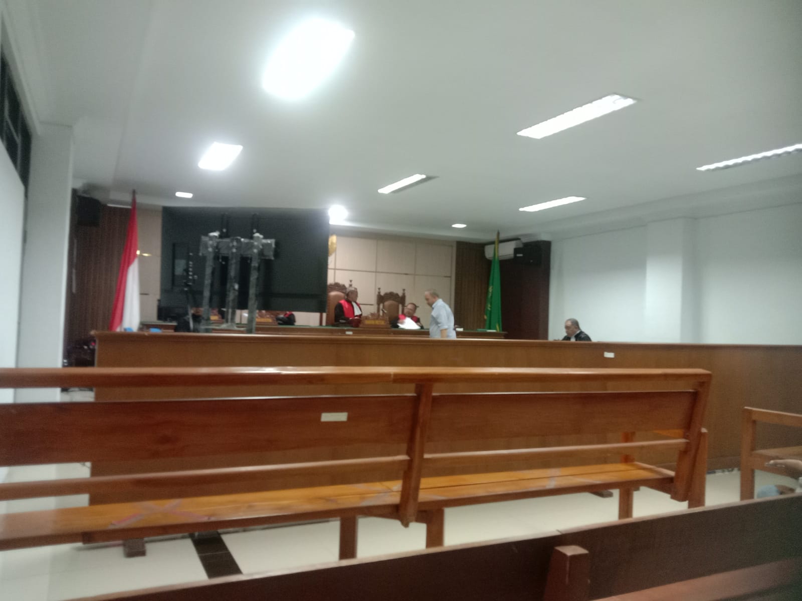 Sidang vonis tiga terdakwa korupsi APE di Pengadilan Negeri Tipikor Banda Aceh, pada Selasa 6 Januari 2024. (Foto: Nukilan)