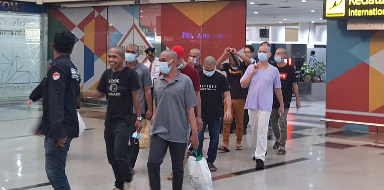 Dua nelayan asal Aceh tiba di Bandara Kualanamu Medan. (Foto: For Nukilan)