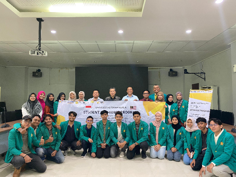 Acara pelepasan bagi 19 mahasiswa dan 2 dosen pendamping untuk mengikuti Program Pertukaran Pelajar di Malaysia. (Foto: Dok. USK)
