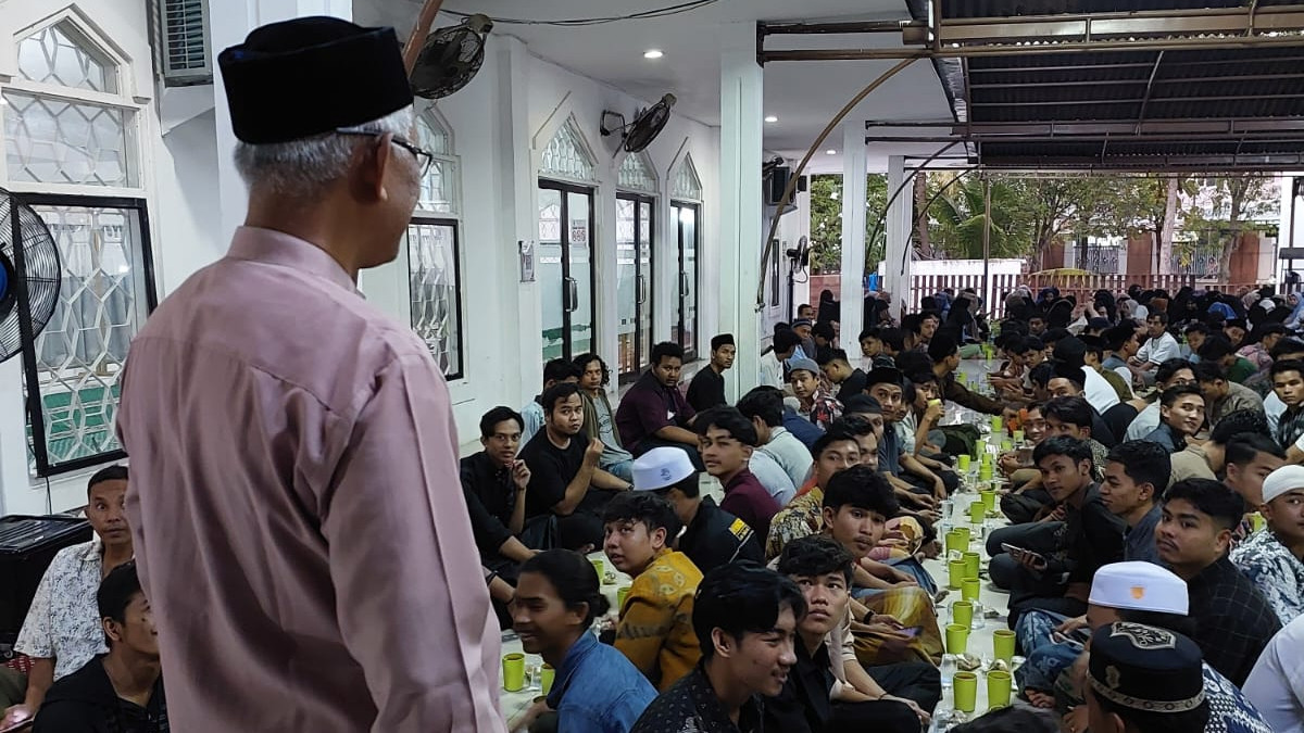 Masjid Fathun Qarib UIN Ar-Raniry Bagikan 400 Paket Buka Puasa Setiap Hari
