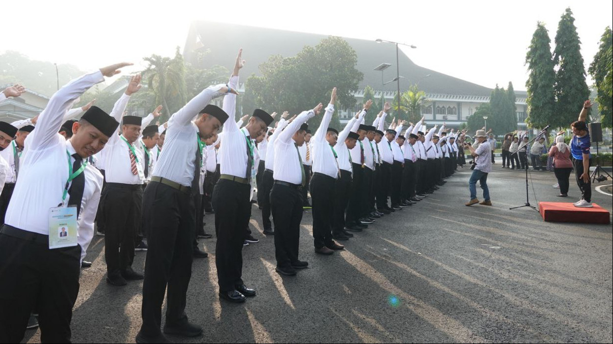 Calon PPIH Arab Saudi mengikuti Senam Haji Indonesia di Asrama Haji Pondok Gede. (Foto: kemenag.go.id)