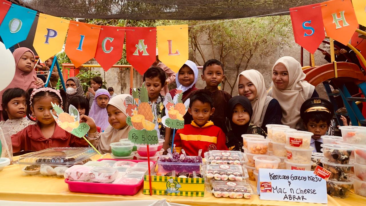 Konsep Market Day yang Diterapkan oleh PAUD dan TK Al Fattah Karim "Meneladani Perniagaan Rasulullah SAW". (Dok. Pribadi Sekolah)
