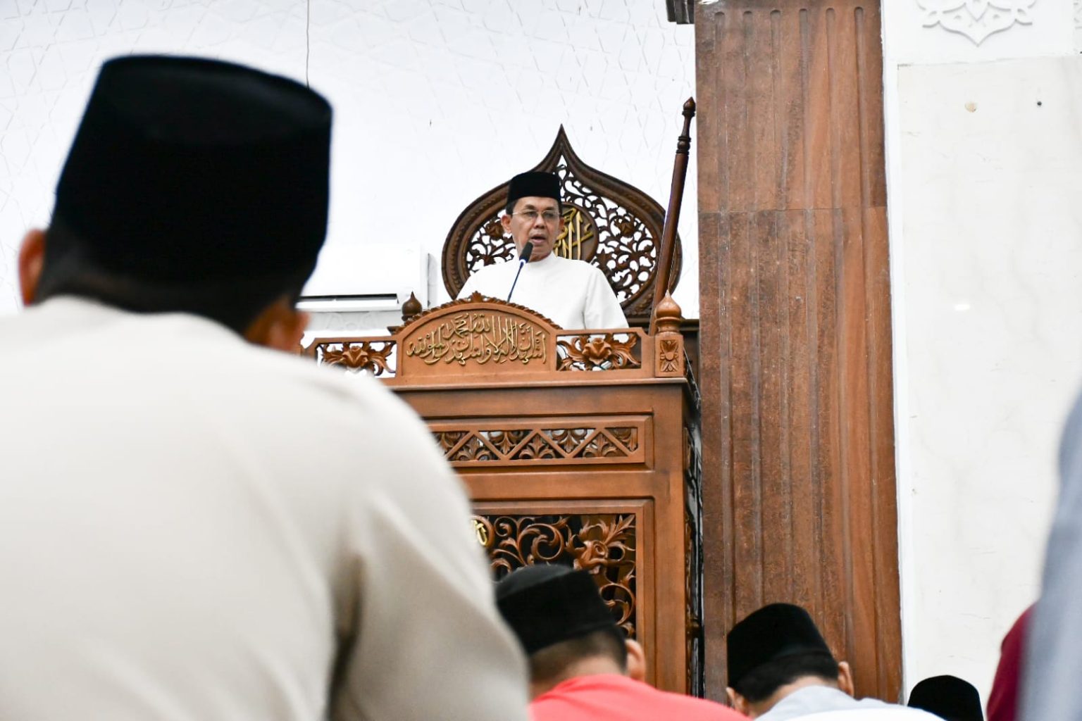 Pj Wali Kota Banda Aceh, Amiruddin, saat berada di Masjid Gampong  Batoh. (Foto: bandaacehkota.go.id)
