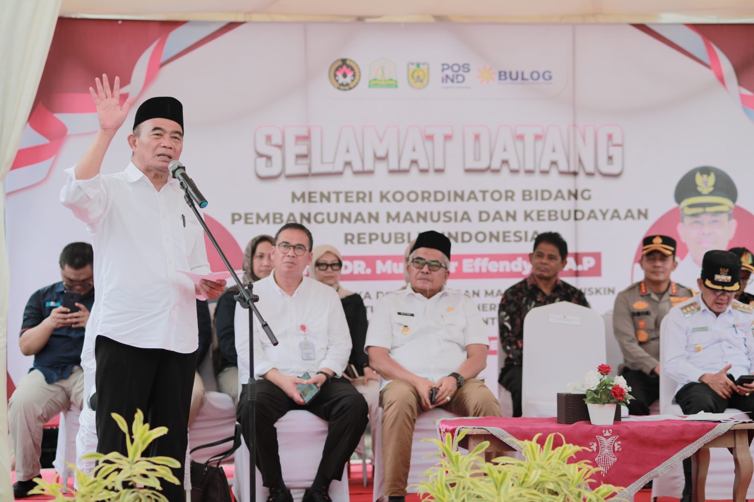 Menko PMK, Muhadjir Effendy saat kunjungan kerja ke Gampong Lampulo, Banda Aceh. (Foto: bandaacehkota.go.id)