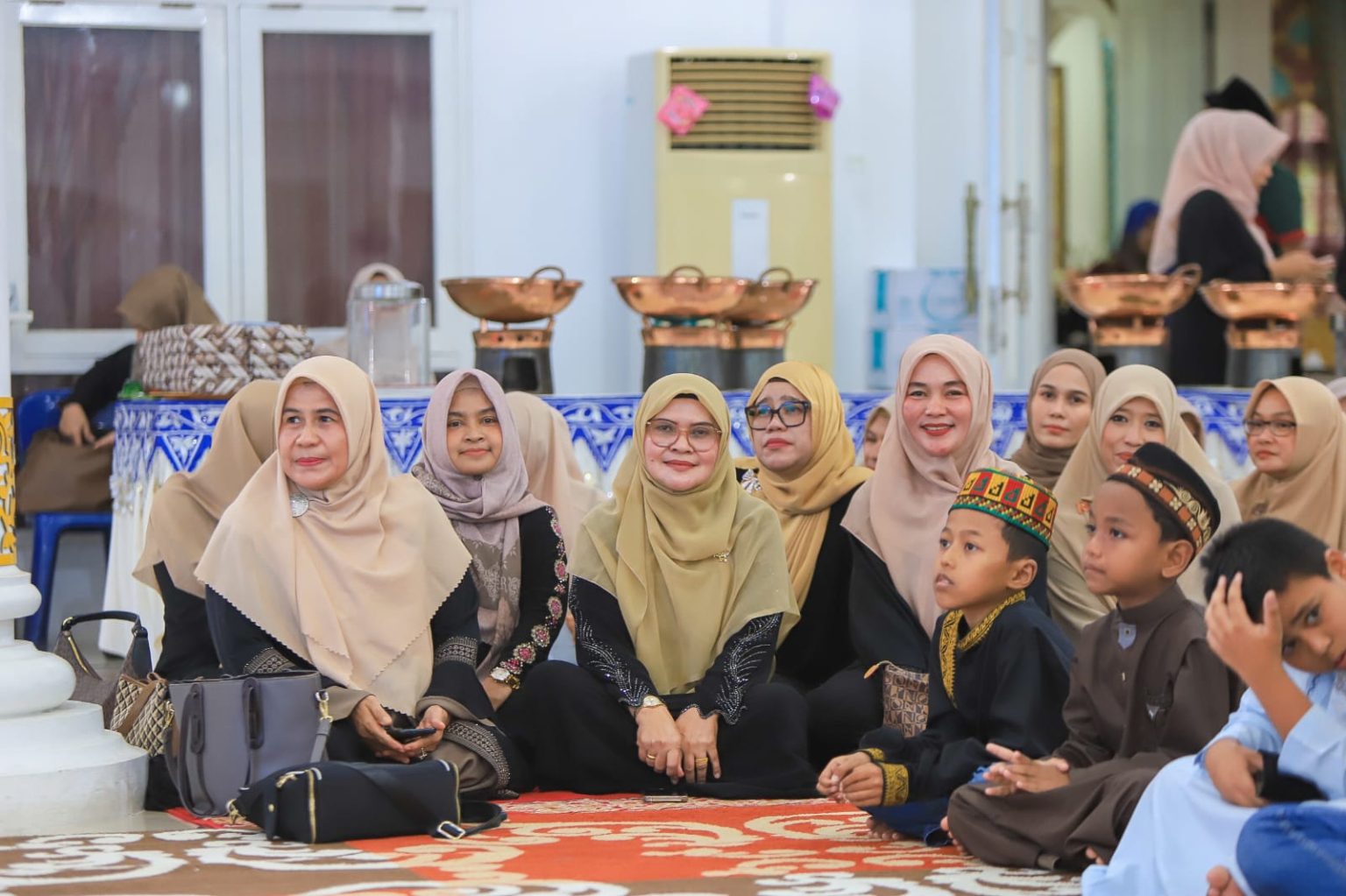 Pj Ketua PKK Kota Banda Aceh, Wardiati, mengadakan acara buka puasa bersama. (Foto: bandaacehkota.go.id)