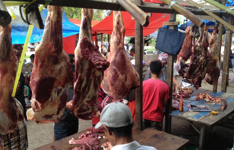 Suasana Pasar Peuniti di Hari Meugang. (Foto: Nukilan)
