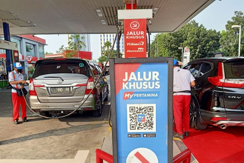 Ilustrasi pengisian BBM subsidi. (Foto: Infopublik.id)
