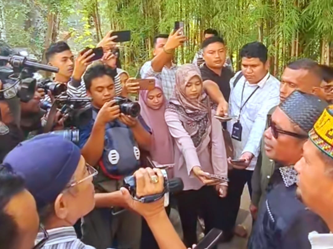 Rafli Kande saat memberikan keterangan kepada awak media. (Foto: Nukilan/Akil)