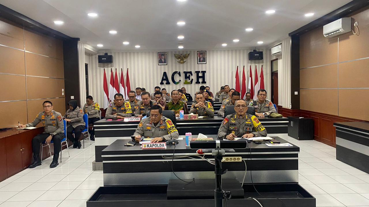 Kapolda Aceh Irjen Achmad Kartiko vidcon bersama jajaran terkait kesiapan pengamanan PON XXI. (Foto: Dok. Polda Aceh)