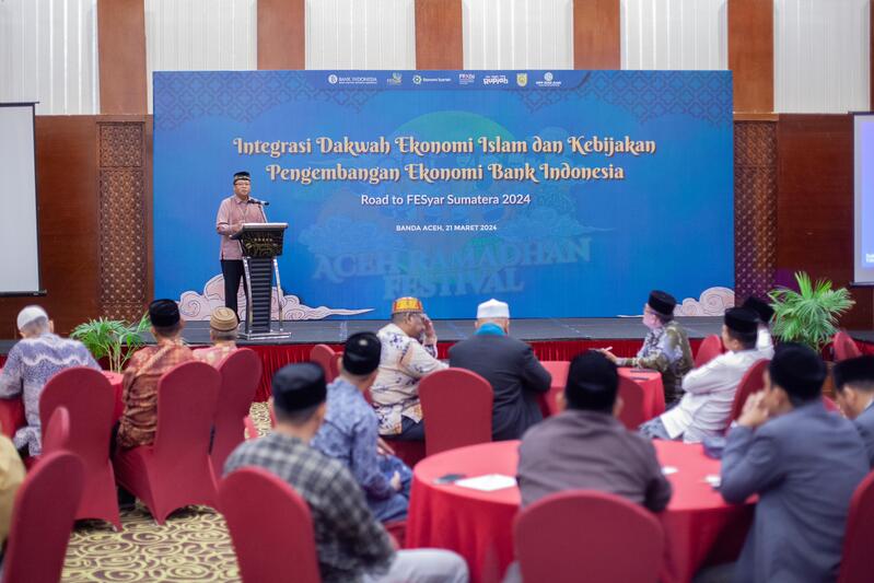 Kepala Perwakilan Bank Indonesia Aceh, Rony Widijarto saat memberikan kata sambutan dalam kegiatan yang mengintegrasikan kebijakan ekonomi dengan dakwah ekonomi Islam di Hermes Hotel Palace, Banda Aceh, pada Kamis 21 Maret 2024. (Foto: Dok. BI Aceh)