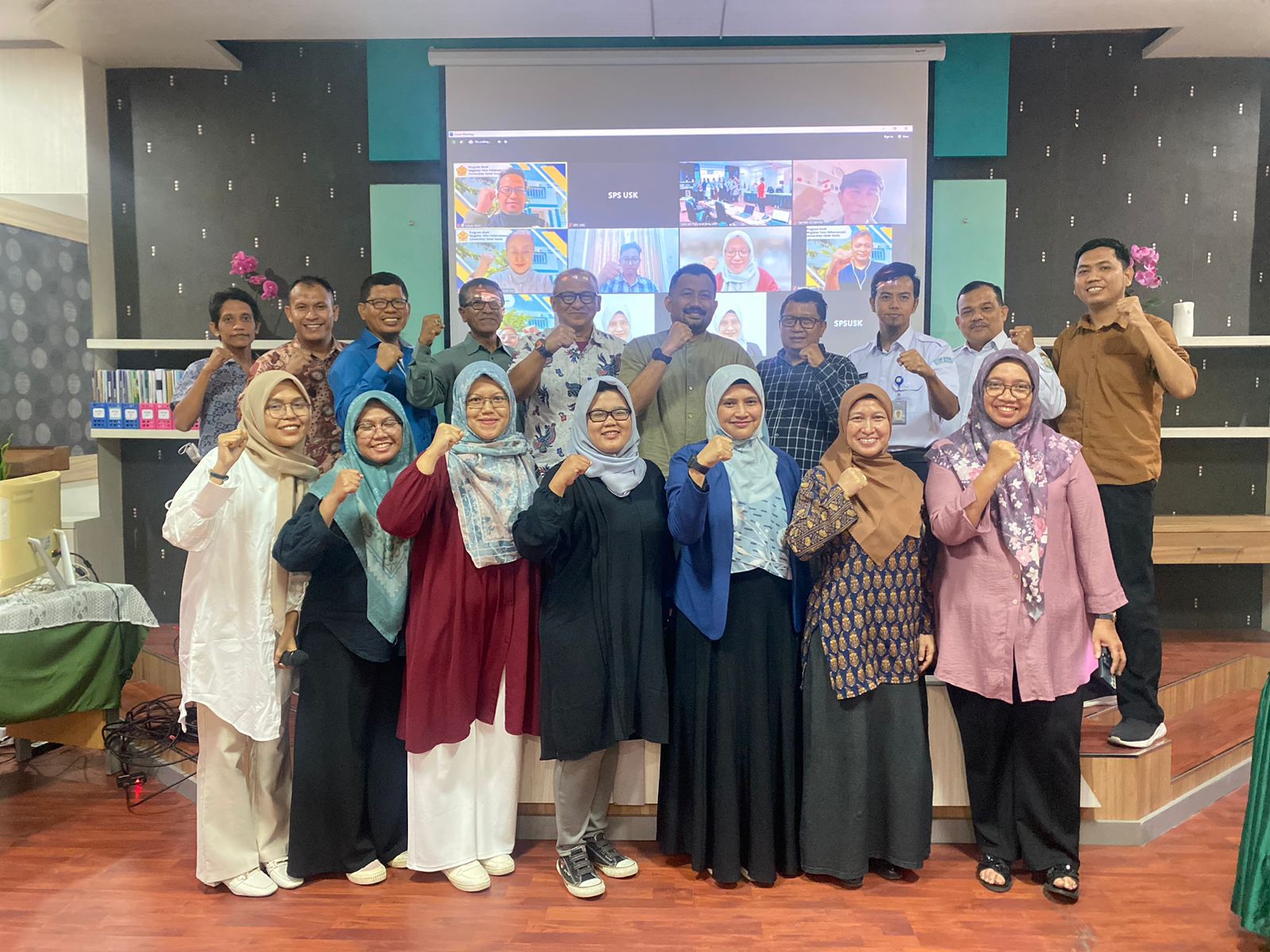Peserta sosialisasi foto bersama. (Foto: usk.ac.id)