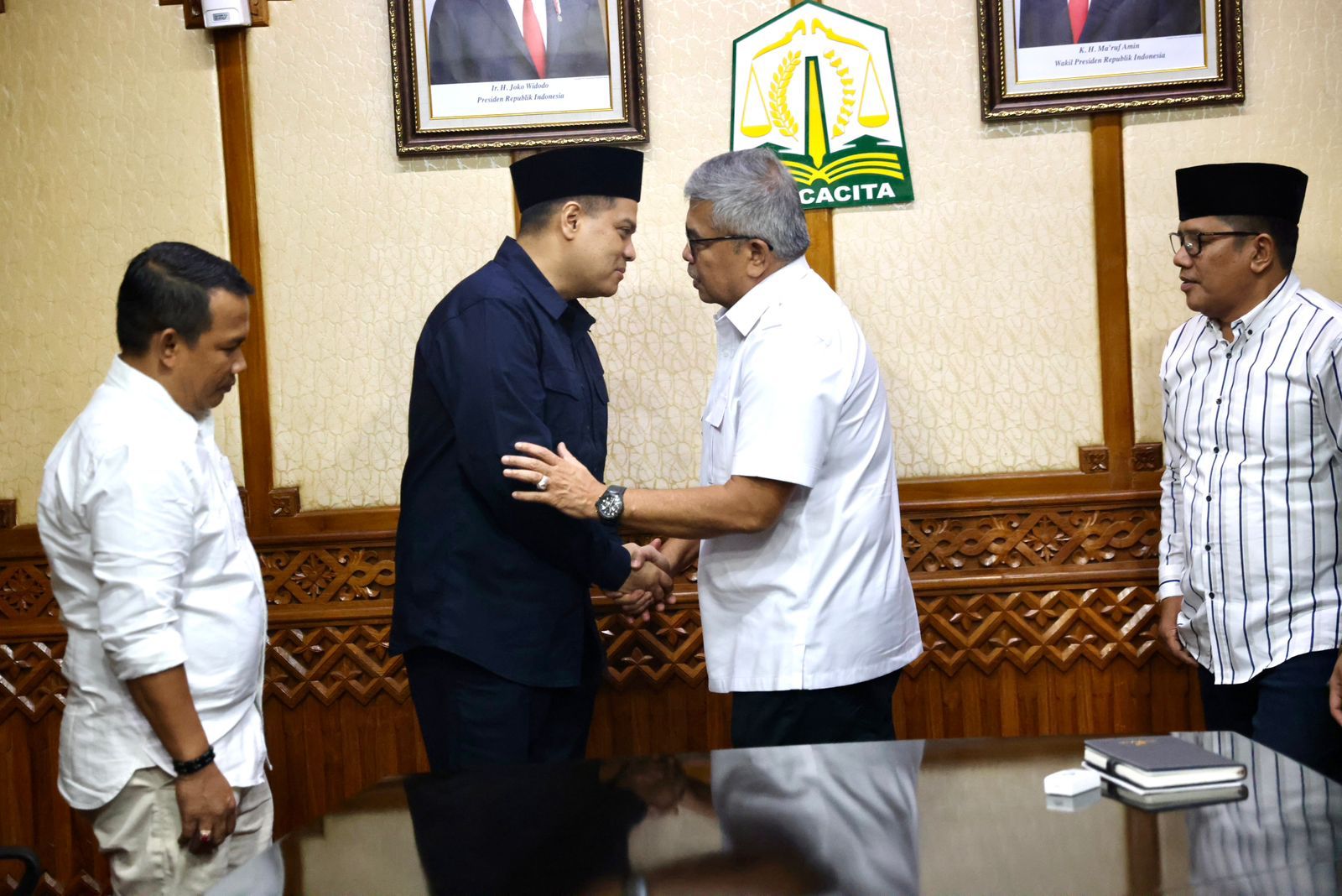 Ketua DPW NasDem Aceh Irsan Sosiawan (kedua kiri) dan Pj Gubernur Aceh Bustami Hamzah (kedua kanan). Foto: For Nukilan